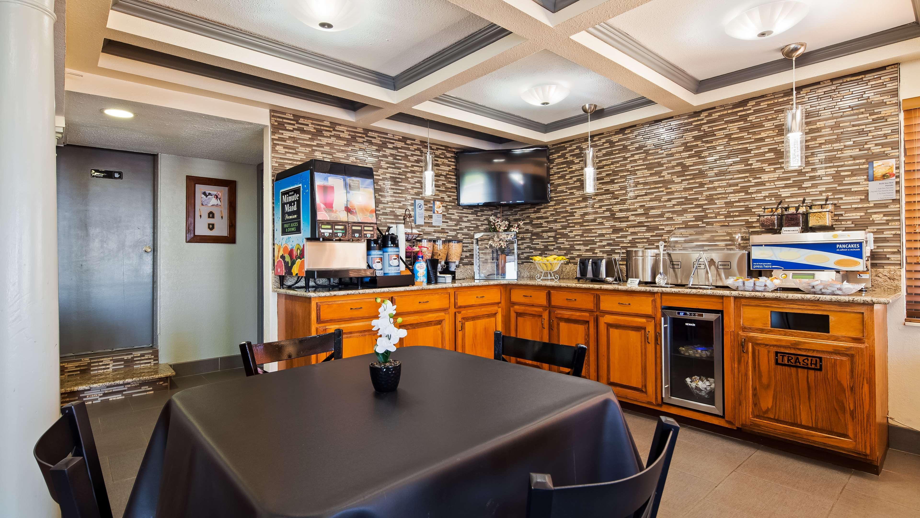 Best Western Montis Inn Сент-Роберт Экстерьер фото